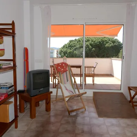 3-bedroom In Apartment *